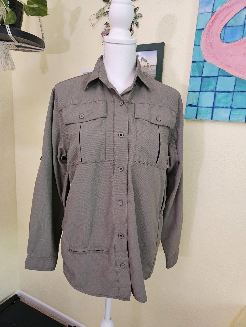 Cabela's Womens Olive Green Roll tab sleeve Button up vented pockets. Sz S